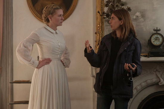 Kirsten Dunst và đạo diễn Sofia Coppola từng hợp tác trên phim trường Marie Antoinette nay đã trở lại và tiếp tục bắt tay trong tuyệt phẩm lãng mạn Những kẻ khát tình
