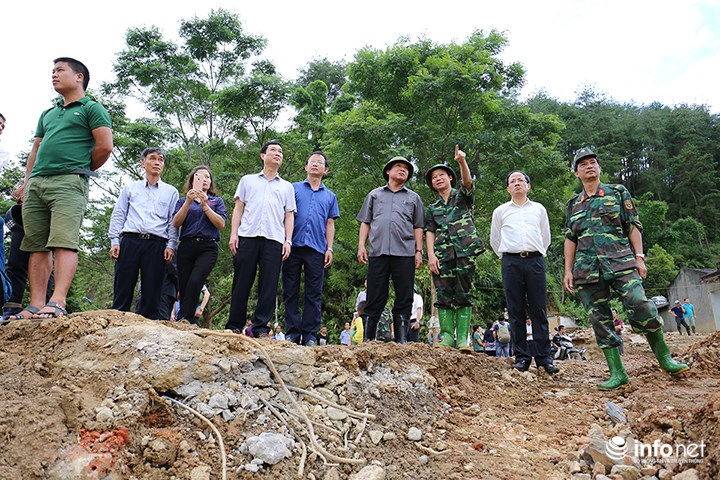 Bộ trưởng Trương Minh Tuấn thị sát công tác cứu hộ sau lũ tại huyện Mù Cang Chải.