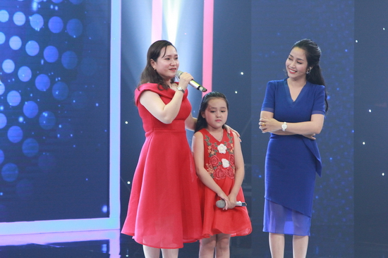 Đến với chương trình, bé Phương Anh mong sẽ tiếp sức cho giấc mơ ngày xưa của mẹ. Câu chuyện của họ được Hoàng Yến Chibi đồng cảm và kể lại câu chuyện của mẹ mình khiến khán giả thích thú.