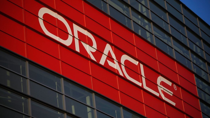 5. Oracle Tổng tiền mặt: 66,1 tỷ USD Tiền để ở nước ngoài: 54,4 tỷ USD Diễn biến cổ phiếu năm nay: +25,59%