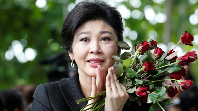 Bà Yingluck đến tòa giữa vòng vây đông nghẹt của những người ủng hộ
