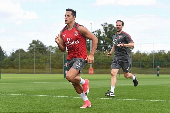 Sanchez trở lại tập luyện, Arsenal vẫn đứng ngồi không yên!