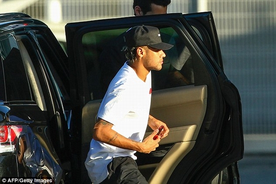 Neymar đã tới Paris chuẩn bị cho lễ ra mắt người hâm mộ PSG