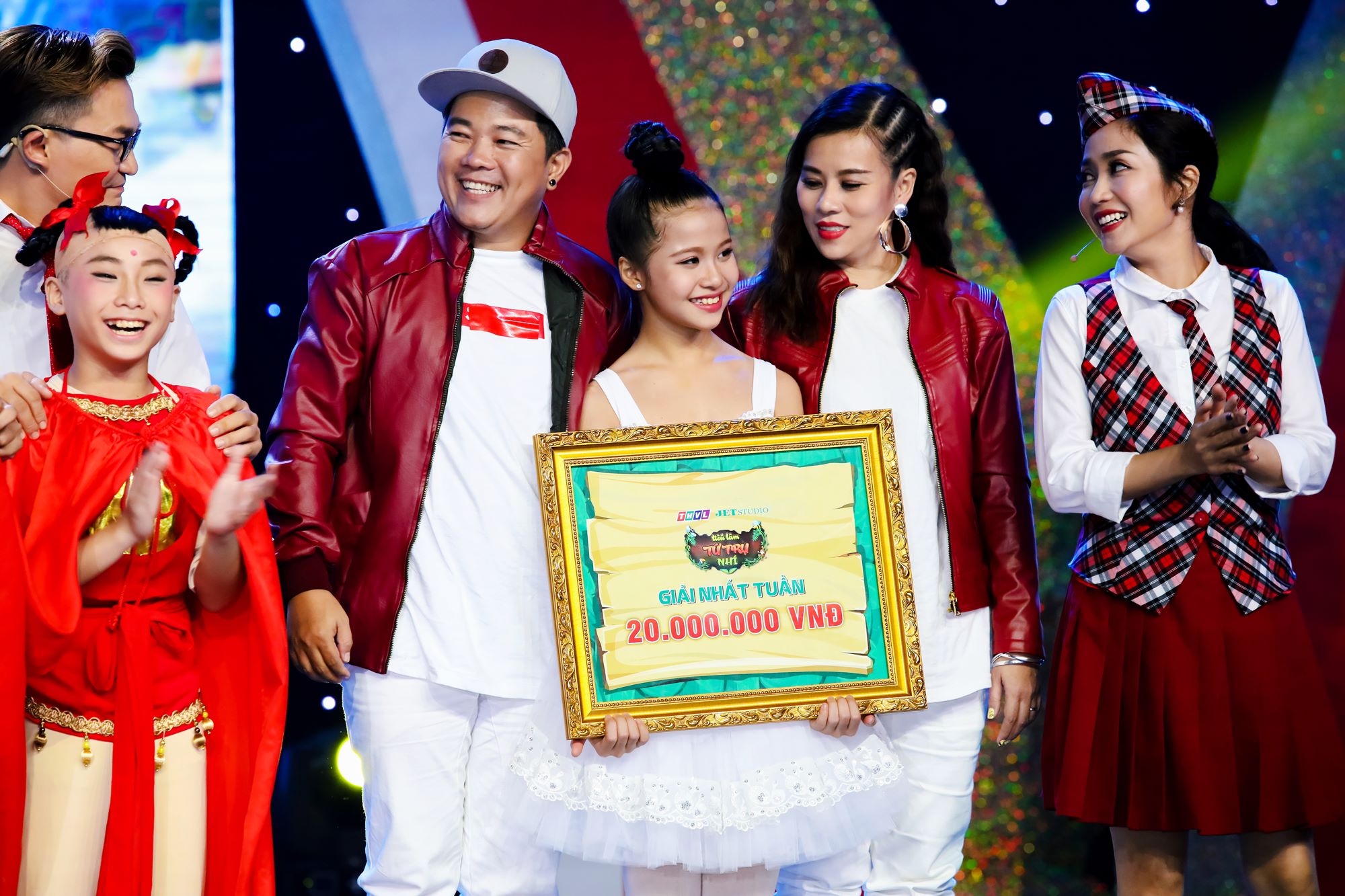 Hoàng Vân chính là thí sinh nhí cùng cặp HLV Hoàng Mèo – Đại Ngọc Trâm bước vào đêm chung kết.