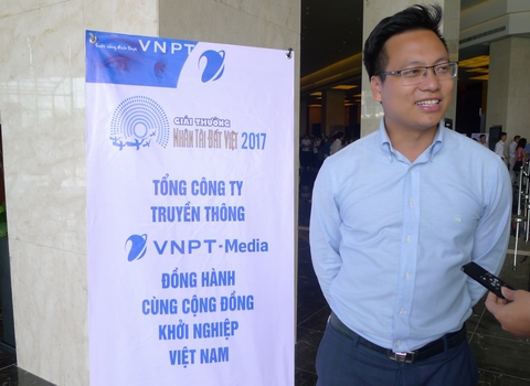 Ông Trần Quang Hưng – thành viên ban tổ chức Chương trình kết nối tuổi trẻ Việt 2017 chia sẻ bên lề Diễn đàn.