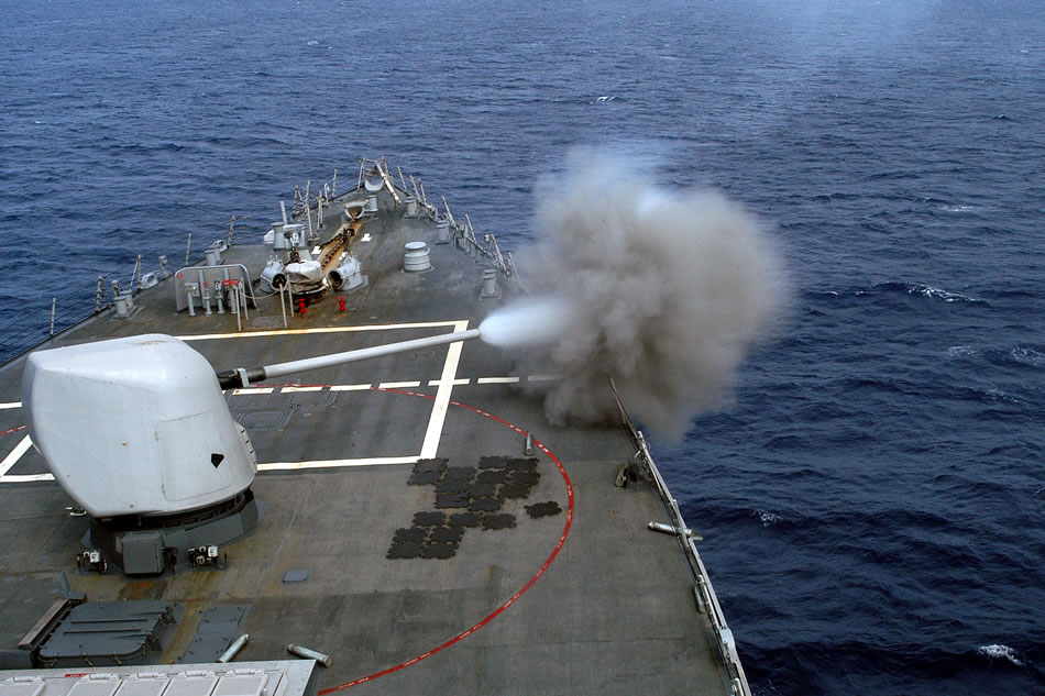 Cận cảnh chiến hạm Mỹ vừa khiến Trung Quốc nổi xung ở Biển Đông