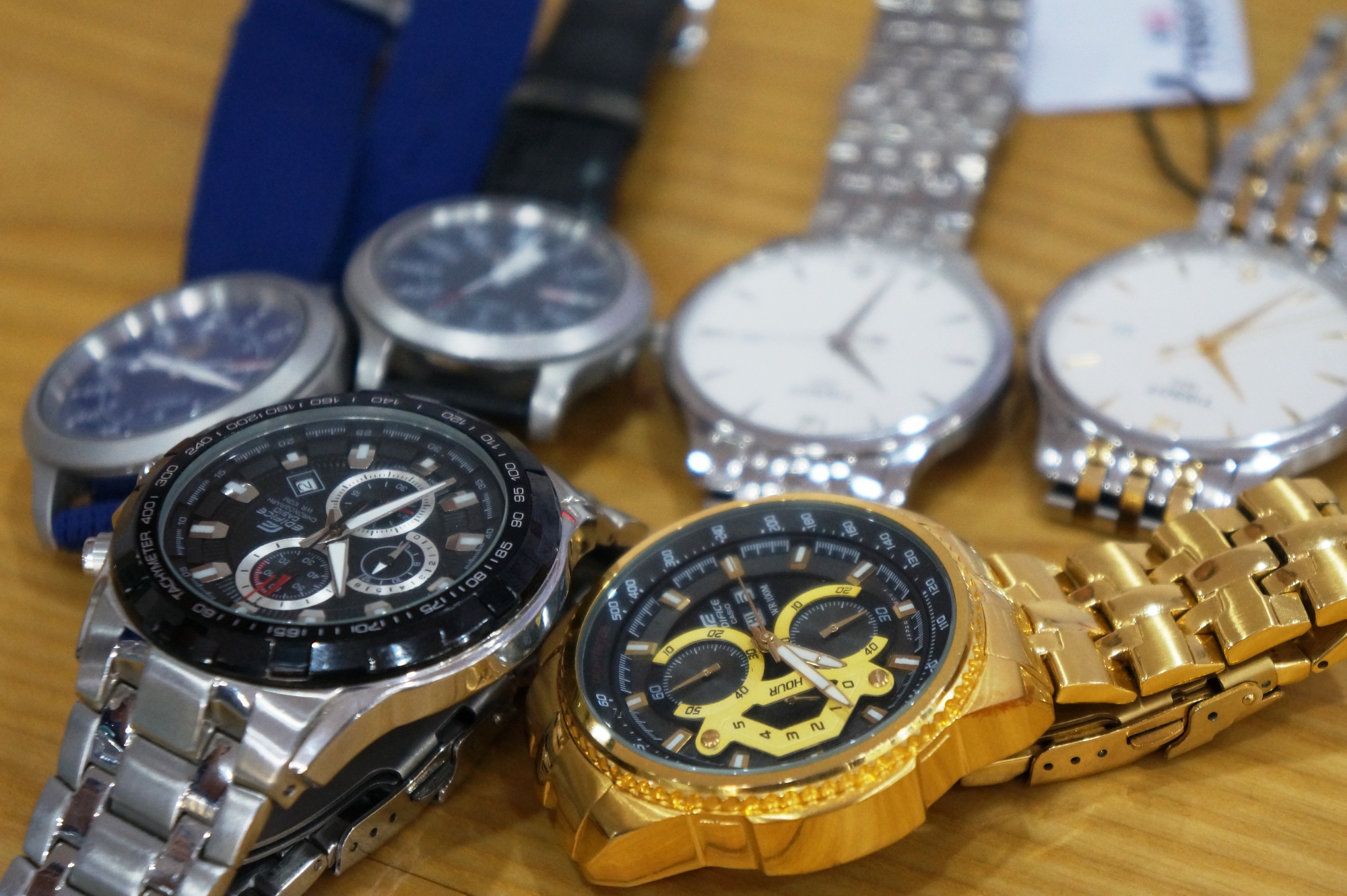 Bỏ hàng trăm triệu vẫn mua phải đồng hồ nhái, nhiều khách hàng tẩy chay đòi đập nát
