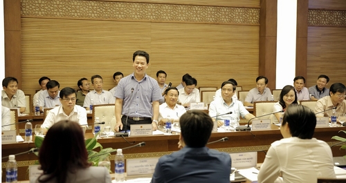 Chủ tịch UBND tỉnh Đặng Quốc Khánh phát biểu chia sẻ về chính sách thu hút đầu tư của Hà Tĩnh.