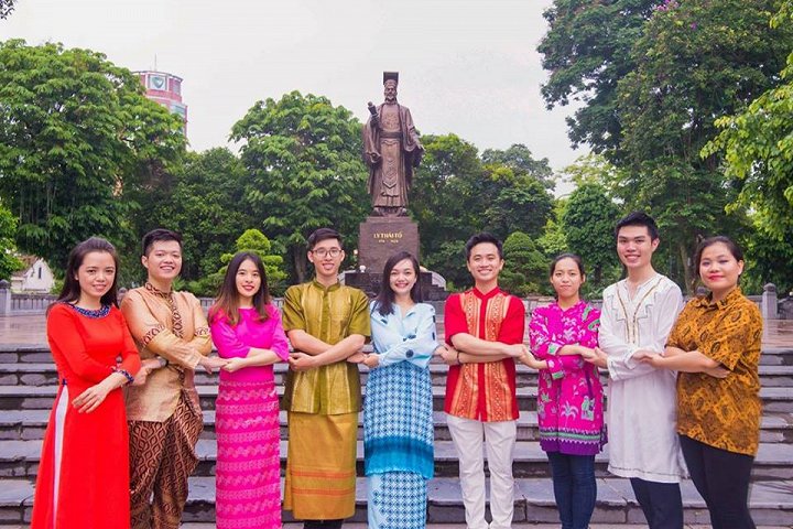 Linh là 1 trong 28 thành viên tham gia Tàu Thanh niên Đông Nam Á 2017