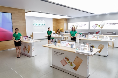 Brand Shop vừa được Oppo chính thức khai trương cung cấp khu vực trải nghiệm công nghệ mới nhất trong không gian hiện đại. Tại đây người dùng sẽ được giới thiệu những dòng máy mới nhất và những phiên bản đặc biệt giới hạn.