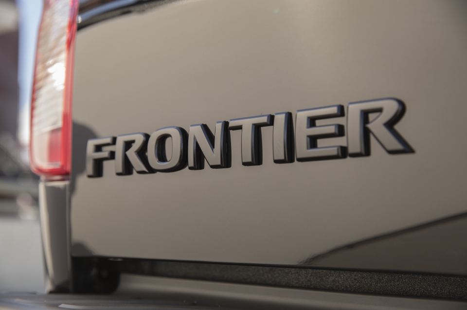 Tuy nhiên, thay vì bộ vành 20 inch như các đàn anh của mình, Frontier được trang bị vành 18 inch.