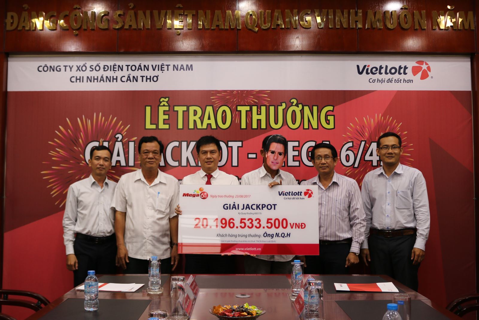 Trúng thưởng Vietlott hơn 20 tỷ đồng, từ thiện 400 triệu đồng