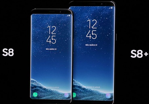 1. Samsung S8/S8 Plus. Mặc dù được màn hình lớn 5,8 và 6,2 inch nhưng hai siêu phẩm mới của Samsung luôn hấp dẫn người dùng với màn hình tuyệt vời vô cực. Ngoài thiết kế độc đáo này, hai mô hình này tỏa sáng nhờ tuổi thọ pin kết hợp với hiệu suất và chất lượng hình ảnh tuyệt vời . Điểm đánh giá : 9,68/10.