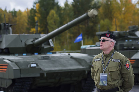 Tạp chí Stern của Đức từng ca ngợi siêu xe tăng T-14 Armata là một ví dụ điển hình cho thấy tốc độ hiện đại hóa quân đội vượt bậc của quân đội Nga chỉ trong một khoảng thời gian ngắn. Tạp chí của Đức tin rằng, phương Tây chắc chắn phải thán phục trước xe tăng T-14 bởi nó là loại vũ khí được thiết kết và phát triển hoàn toàn mới, dựa trên sự kết hợp các nền tảng công nghệ chế tạo xe tăng tiên tiến nhất của Nga hiện nay.