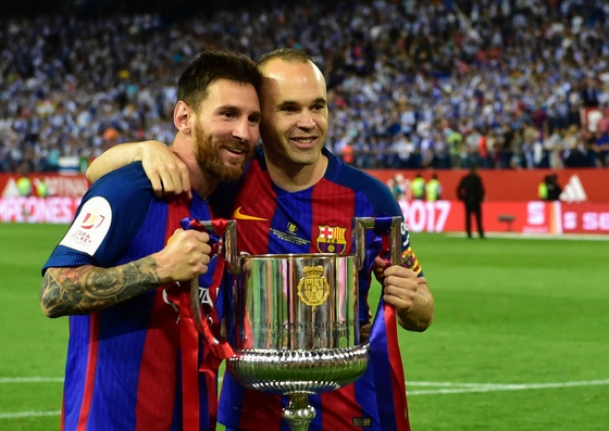 Bộ đôi Messi - Iniesta tiếp tục gắn bó với Barca?