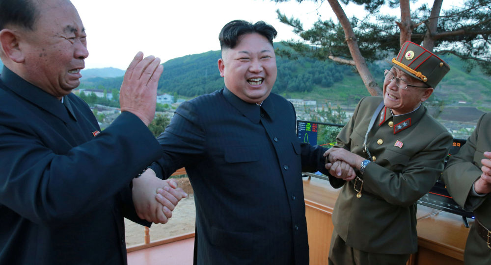 Xem clip Kim Jong Un giám sát phóng tên lửa, phô bày thách thức không giới hạn