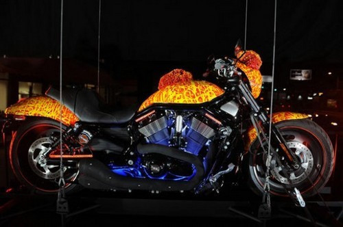Harley Davidson: Chiếc Harley Davidson do Jack Armstrong thiết kế, có giá 1 triệu USD này là chiếc xe hoàn hảo cho tỷ phú nào say môtô hơn bất cứ thứ gì khác trên thế giới. Động cơ 6 xi lanh mạnh mẽ của nó sẽ tạo cho xe có thiết kế và phong cách đẹp, đắt nhất thế giới này một tốc độ nhanh đáng kinh ngạc. 