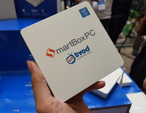 Sản phẩm SmartBox PC của VNPT Technology khá nhỏ gọn khi cầm trên tay, và người dùng có thể dễ dàng mang đi mọi nơi.