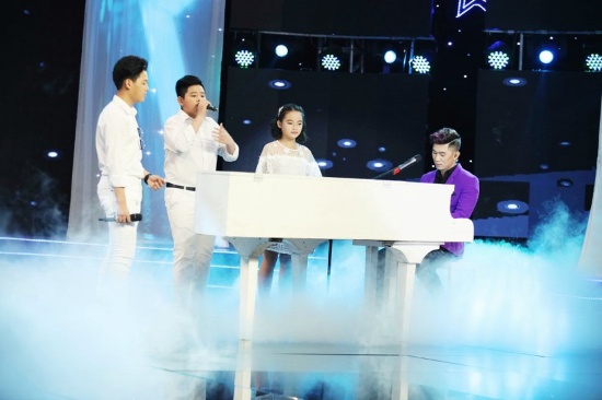 Lương Bằng Quang biểu diễn cùng 5 học trò nhí của mình.