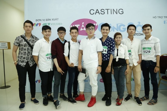 Nhiều bạn trẻ đến từ các lớp diễn xuất của hai nghệ sĩ Hồng Vân và Minh Nhí rất hào hứng tham gia buổi casting sitcom Tám Công Sở.