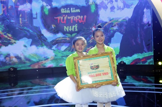 Tiết mục của hai thí sinh nhí Khánh Như và Hoàng Vân lập kỷ lục xuất hiện đông thí sinh và phụ diễn nhất.