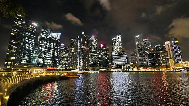 8. Công ty Đầu tư Chính phủ Singapore (GIC)  GIC thành lập vào năm 1981, hiện quản lý số tài sản trị giá 359 tỷ USD trải rộng trong nhiều lĩnh vực, từ chứng khoán tới địa ốc và tài nguyên thiên nhiên.   Tỷ lệ tiết kiệm cao của Singapore trong thập niên 1970 đã được GIC tận dụng tối đa để tăng quy mô tài sản. Hiện quỹ này đang có tài sản đầu tư tại hơn 40 quốc gia trên thế giới.
