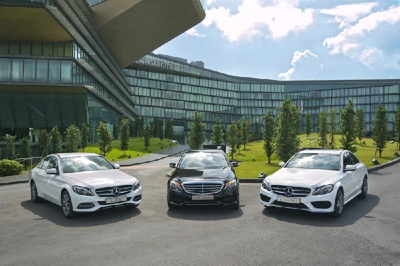 3 dòng xe bán chạy nhất của Mercedes-Benz Việt Nam gồm GLC, C-Class và E-Class vừa bị triệu hồi để khắc phục lỗi bộ phận trợ lực lái và cầu chì điện an toàn.