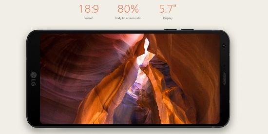 Người anh em LG G6 có màn hình hiển thị 5,7 inch dạng Full-screen, kết hợp viền màn hình siêu mỏng mang đến cho người dùng nhiều không gian sử dụng hơn. Như khả năng chạy đa nhiệm song song hai màn hình rộng rãi hơn, xem và chụp ảnh với nhiều không gian hơn … 
