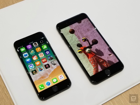  1. Thiết kế hai mặt kính: Không như các thế hệ iPhone trước đây có thiết kế kim loại nguyên khối, bộ đôi iPhone 8 và 8 Plus có mặt lưng được thay bằng mặt kính (để hỗ trợ cho tính năng sạc không dây). Apple tuyên bố rằng tấm kính phía sau của bộ đôi iPhone 8 mới được tăng cường bởi cấu trúc thép và đồng bên trong, làm cho chúng trở thành 