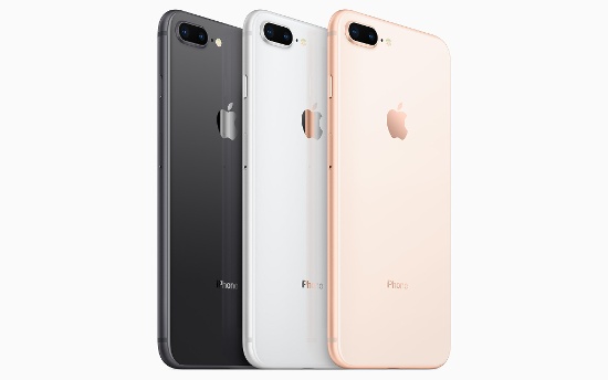 Ngoài ra khung của iPhone 8 và 8 Plus còn được làm bằng hợp kim nhôm mới cứng hơn, được xử lí với 7 lớp màu cho màu sắc bóng hơn, độ hoàn thiện tốt hơn.