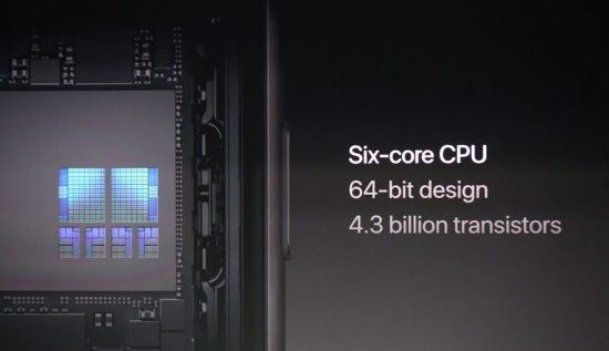 3. Chipset A11 Bionic mới: Như thông lệ, mỗi khi Apple ra mắt iPhone mới cũng sẽ nâng cấp con chip được sử dụng cho chiếc iPhone đó. iPhone 8 và 8 Plus được trang bị chip xử lý 6 nhân 64-bit Apple A11 Bionic mạnh hơn nhiều so với con chip A10 Fusion ở iPhone 7 và 7 Plus. 