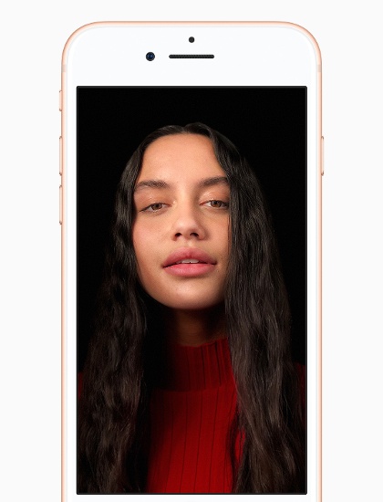 5. iPhone 8 đặc biệt - Portrait Lighting: Ngoài phần cứng, Apple còn tăng cường khả năng chụp selfie bằng phần mềm cho bộ đôi iPhone mới với chế độ mới gọi là Portrait Lighting.mTính năng này sử dụng các thuật toán cảm nhận chiều sâu của chip A11 Bionic, tự động nhận diện và làm đẹp khuôn mặt của chủ thể, cân bằng sáng tốt hơn cùng các kỹ thuật tiên tiến khác giống như các nhiếp ảnh gia chuyên nghiệp sử dụng.