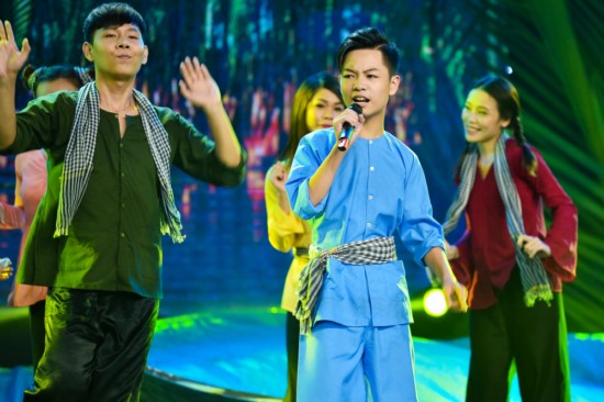 Hot boy 12 tuổi Hữu Tấn áp lực khi hát hit của danh ca Ngọc Sơn