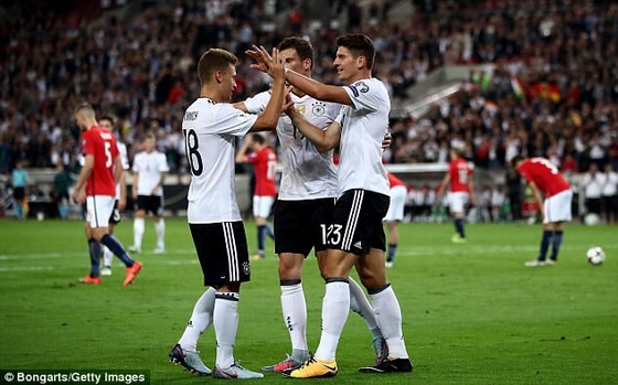 Ozil tỏa sáng, Đức cầm chắc vé dự World Cup 2018!