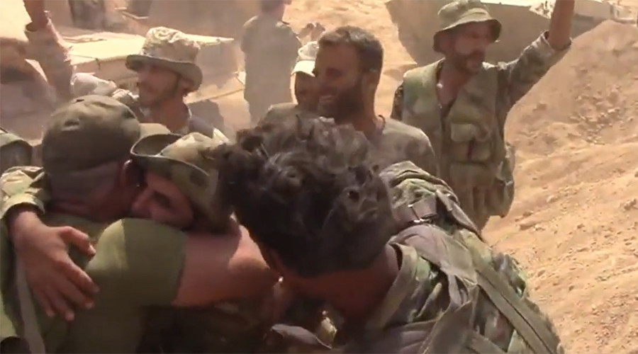 Niềm vui của các binh sĩ Syria sau chiến thắng ở chiến trường Deir ez-Zor
