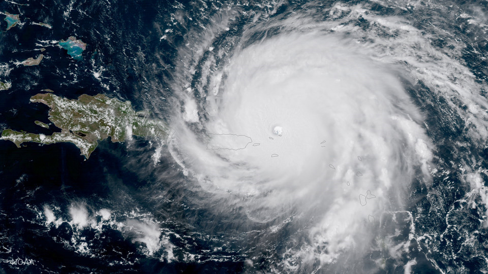 Ảnh vệ tinh chụp bão Irma hôm 6/9 được công bố bởi Cơ quan Kiểm soát Đại dương và Khí tượng Mỹ (NOAA). Ảnh: Reuters. 