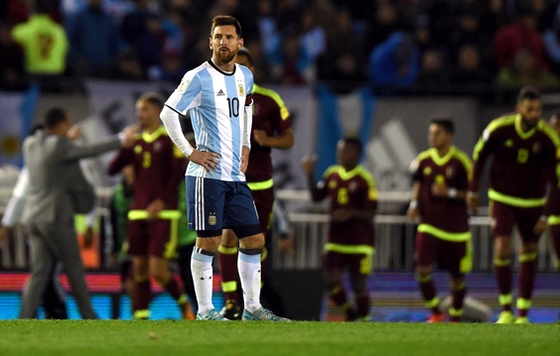 Messi không thể giúp Argentina giành chiến thắng trước Venezuela