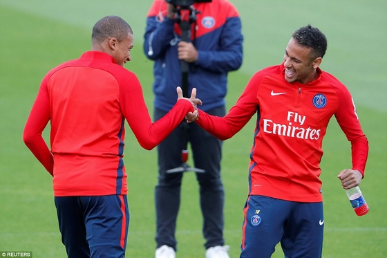 Mbappe hứa sẽ giúp Neymar đoạt &quot;Quả bóng Vàng&quot;!