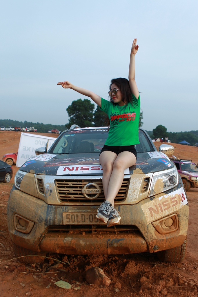 Người đẹp bên chiếc Nissan giành chiến thắng ở hạng Bán tải Việt Nam