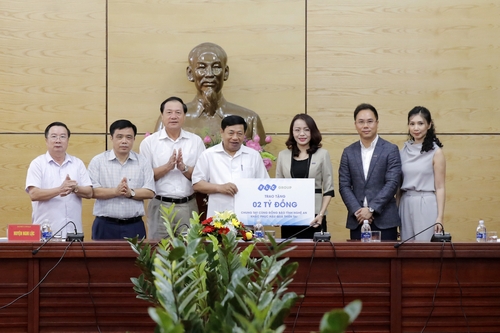 Tập đoàn FLC trao tặng 2 tỷ đồng tại Nghệ An