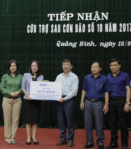UBND tỉnh Quảng Bình đón nhận 4 tỷ đồng hỗ trợ từ Tập đoàn FLC