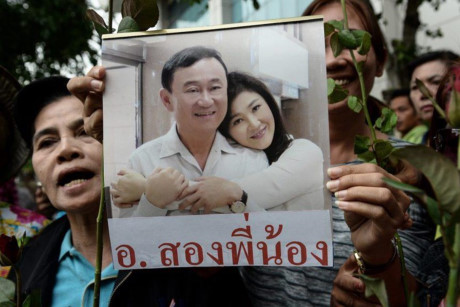 Người dân Thái Lan ủng hộ anh em ông Thaksin và bà Yingluck Shinawatra. Ảnh: Asia One