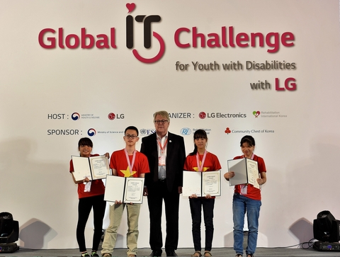 Sinh viên khuyết tật châu Á khởi nghiệp với công nghệ thông tin