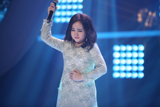 Bé Bích Ngọc duyên dáng khi hóa thân thành ca sĩ Thanh Lam