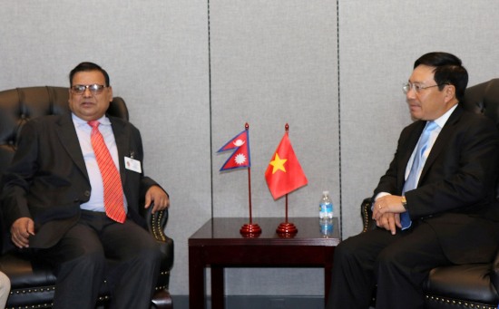 Phó Thủ tướng, Bộ trưởng Ngoại giao Phạm Bình Minh và Bộ trưởng Ngoại giao Nepal Krishna Badadur Mahara