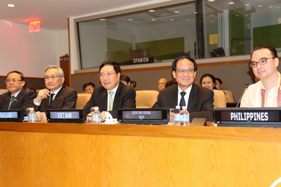 Phó Thủ tướng, Bộ trưởng Bộ Ngoại giao Phạm Bình Minh dự Cuộc họp Bộ trưởng Ngoại giao các nước ASEAN với Tổng Thư ký Liên hợp quốc và Chủ tịch Đại hội đồng Liên hợp quốc.
