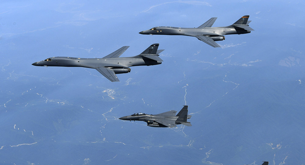 Máy bay ném bom và chiến đấu cơ Mỹ áp sát Triều Tiên
