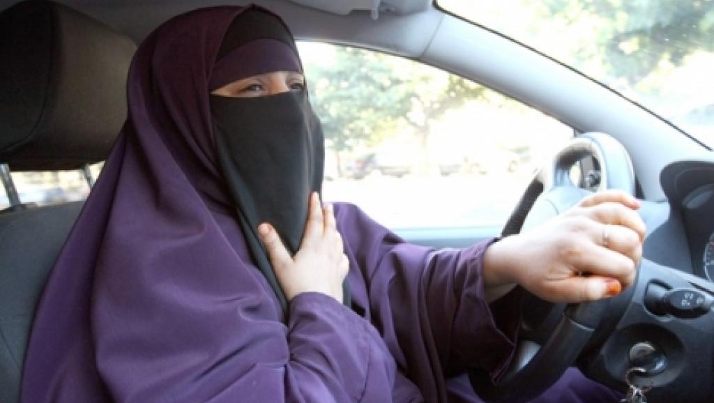 Cô Manal al-Charif từng dẫn đầu phong trào Women2Drive và bị bỏ tù 15 ngày chỉ vì dám ngồi ở đằng sau tay lái. (Reuters)