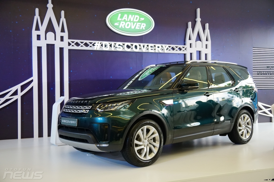 Land Rover Discovery 2017 có thiết kế hoàn toàn khác biệt so với 4 thệ hệ trước.