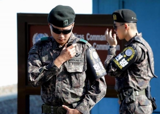 Binh sĩ Hàn Quốc tại khu vực phi quân sự ở biên giới liên Triều. Ảnh: EPA.